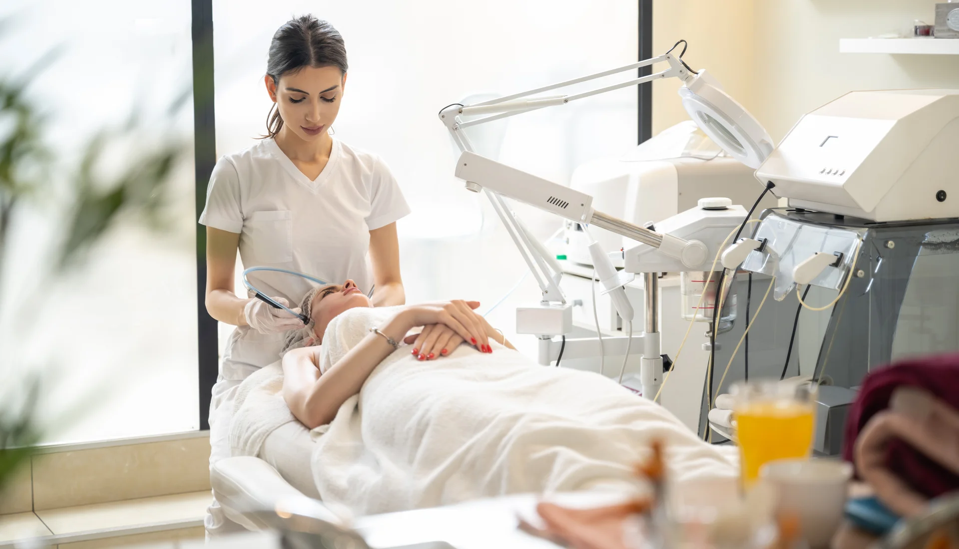 Tratamento facial na Clínica Aura